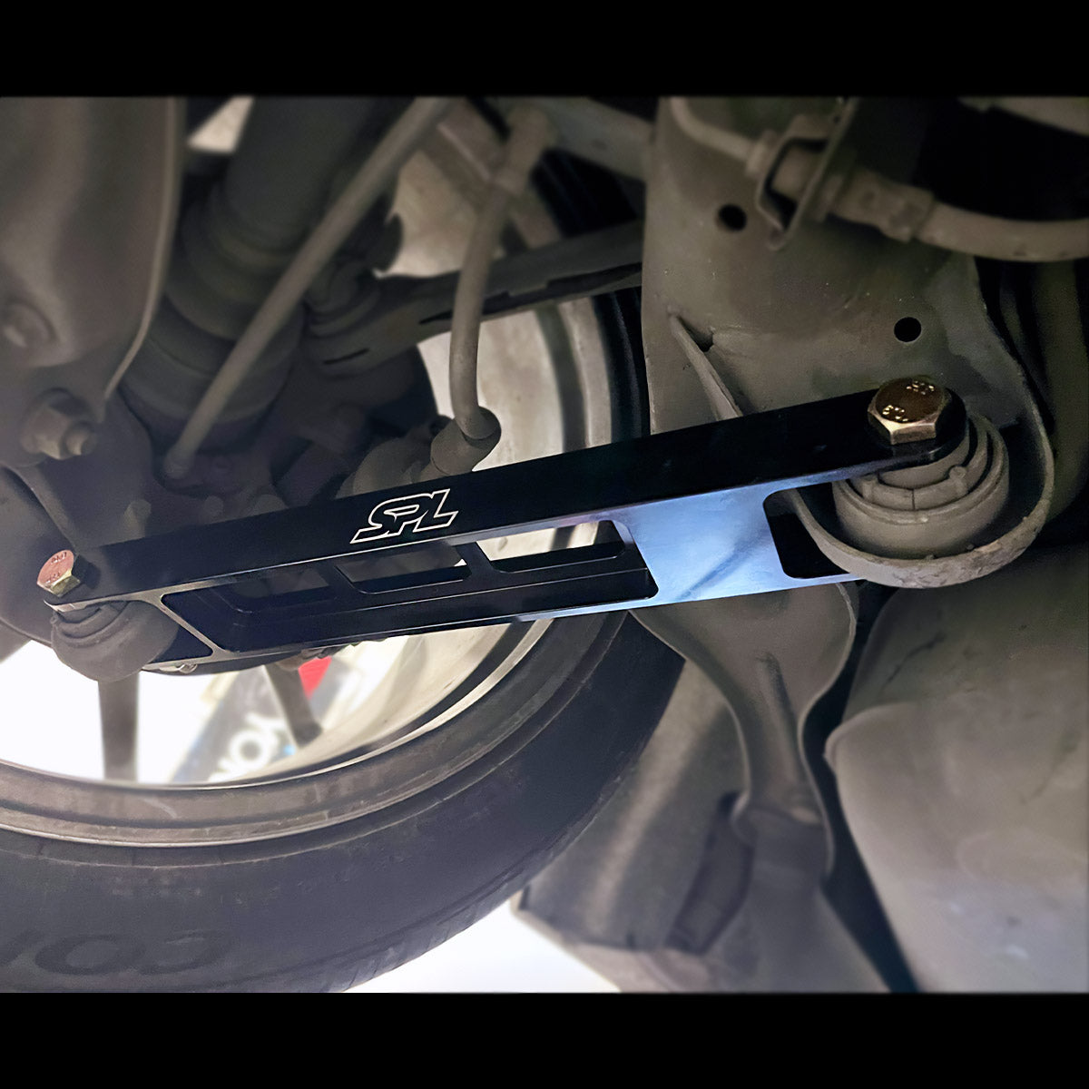 BMW E8X/E9X Rear Lower Trailing Arms